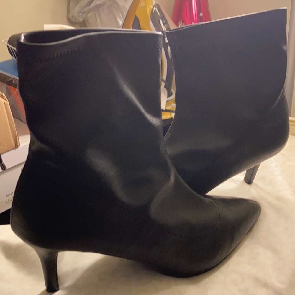 brand new Women’s faux leather heeled booties